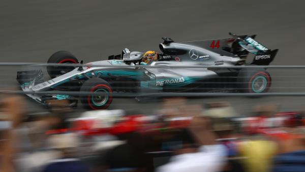 Mercedes завоевала первый победный дубль в сезоне-2017